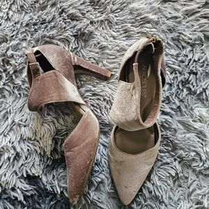 AEROSOLES Women's Blush Velvet Heels